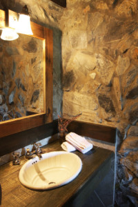 Niepowtarzalna estetyka łazienki w kamieniu